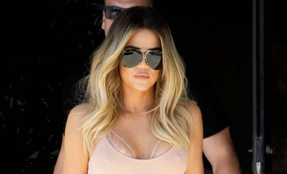 Khloe Kardashian se corta la melena y juega al despiste.