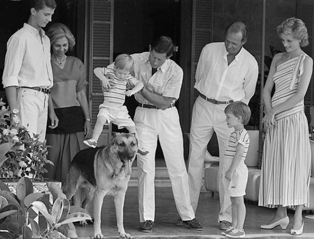 Lady Di, el príncipe Carlos y sus hijos Harry y William