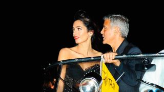 Amal Clooney en su llegada a Venecia. / Gtres