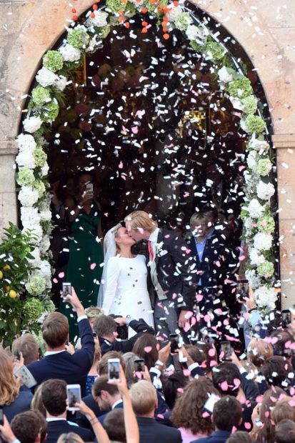 La boda real de Marbella: un vestido de 5000 flores y casi 300 representantes de la aristocracia y realeza europea
