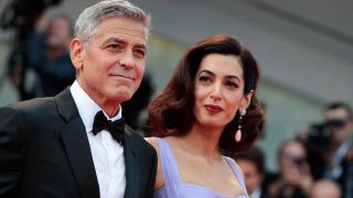 Amal Clooney junto a su marido George en Venecia / Gtres