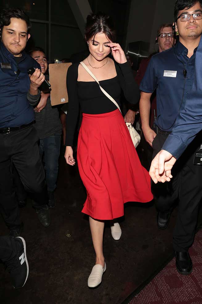 Selena falda roja
