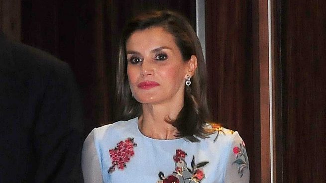 Reina Letizia Corte Pelo Look Carolina Herrera Vestido Flores