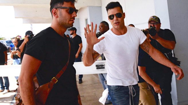 Ricky Martin llega a Puerto Rico para buscar a su hermano
