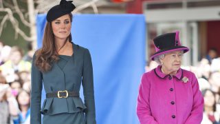 La reina Isabel y Kate Middleton/ Gtres