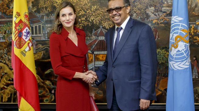 Doña Letizia se separa de su anillo fetiche y lo apuesta todo al rojo en su viaje a Ginebra