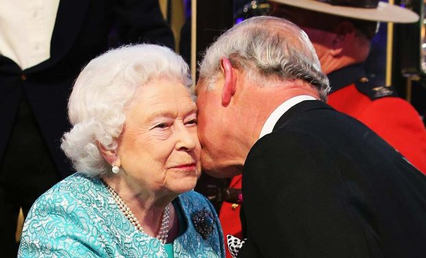 Carlos tendrá que esperar: la reina Isabel no piensa en abdicar