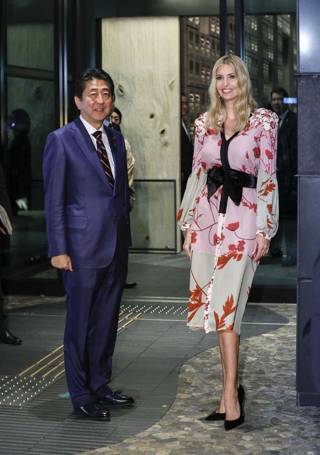 Ivanka Trump looks Japón