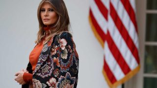 GALERÍA: Los espectaculares abrigos del armario de la Primera Dama. / Gtres