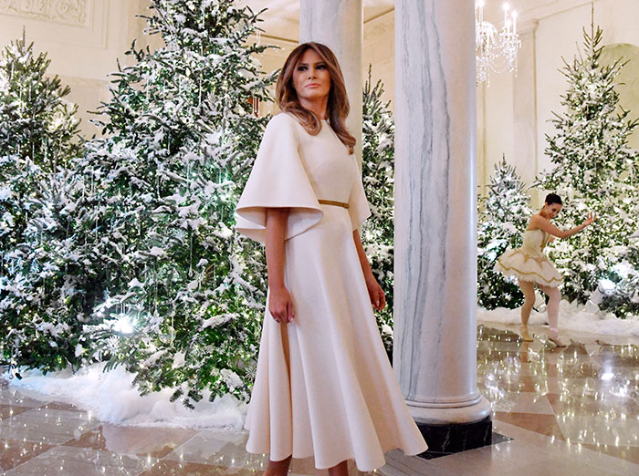 Melania Trump vestido blanco Navidad Casa Blanca