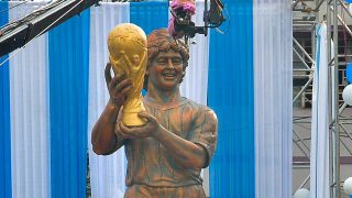 GALERÍA: Así es la polémica estatua de Maradona / Gtres