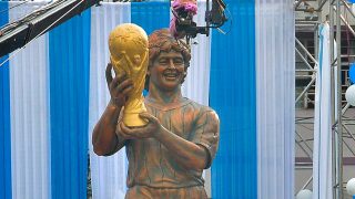 GALERÍA: Así es la polémica estatua de Maradona / Gtres