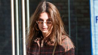 Emily Ratajkowski se protege del frío con estilo / Gtres