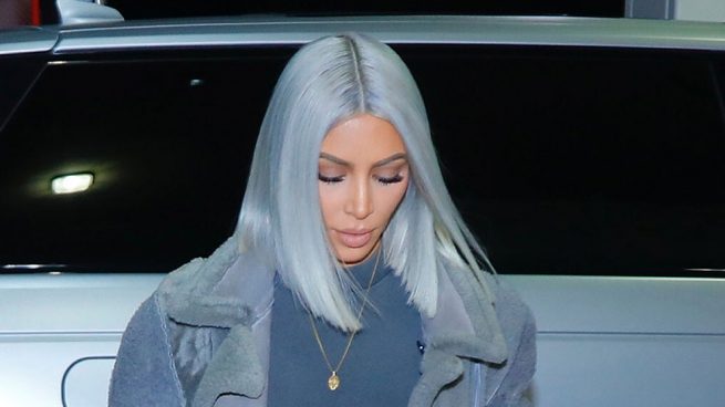 Kim Kardashian cambio look cabello azul