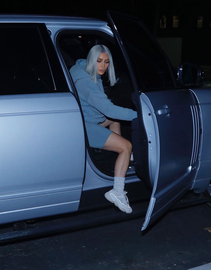 Kim Kardashian cambio look cabello azul