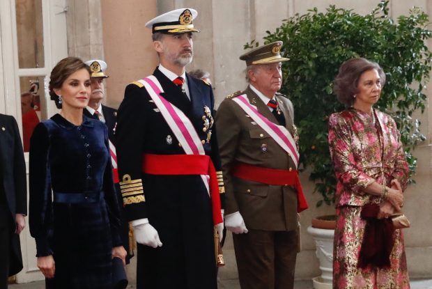 La emoción contenida del rey Juan Carlos ante el homenaje de Felipe VI