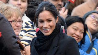 GALERÍA: El look total black de Meghan Markle paso a paso / Gtres