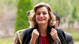 GALERÍA: La reina Letizia ha lucido piezas clonadas y asequibles de grandes firmas, ¿quieres verlas? Haz clic