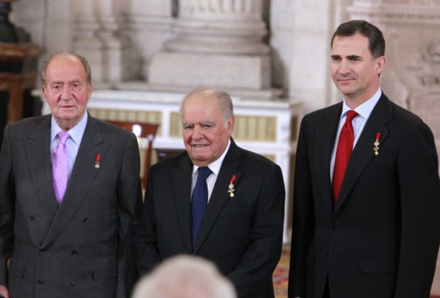 Los reyes Felipe y Juan Carlos con el Toisón / Gtres