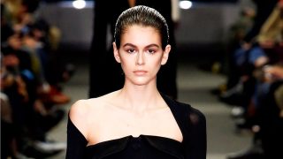 Kaia Gerber tiene las medias del momento / Gtres