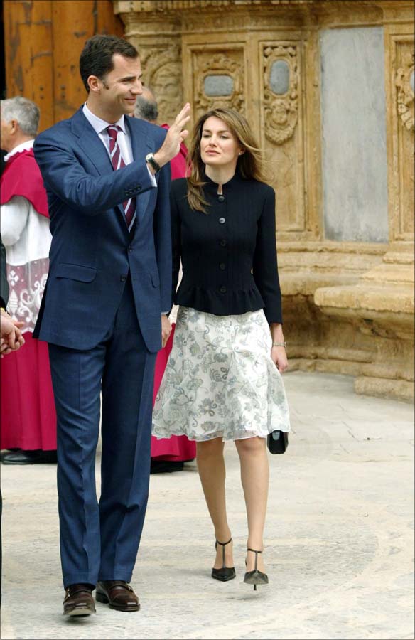 Todos los looks de Letizia en la misa del domingo de Pascua - Look