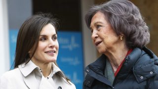 La reina Letizia y Doña Sofía en su llegada al hospital /Gtres