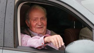 El Rey Juan Carlos a su salida del hospital / Gtres