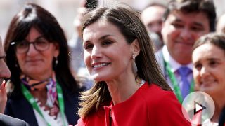 La reina Letizia muestra su lado más simpático en Huelva / Gtres