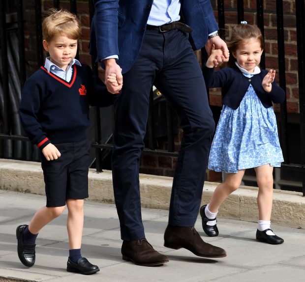 Los pequeños George y Charlotte a su llegada al hospital / Gtres