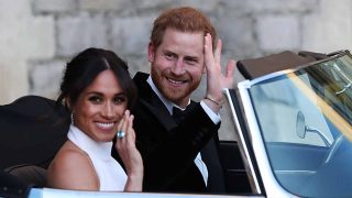 Harry y Meghan saludan rumbo a la recepción en Frogmore House / Gtres