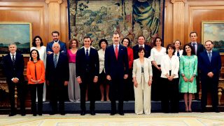 Los miembros del gobierno de Pedro Sánchez posan junto a Felipe VI / Gtres