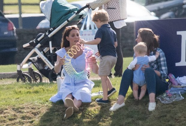 EN IMÁGENES : Kate Middleton, una madraza en el polo