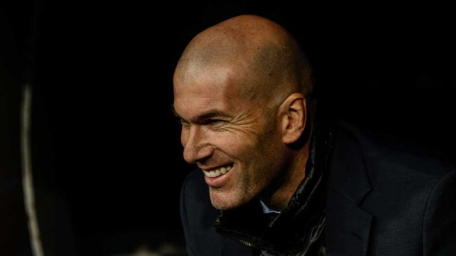 Zinedine Zidane estilo dentro y fuera del banquillo