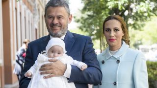 Miki Nadal, Carola Escámez y la pequeña Carmela el día de su bautizo / Gtres