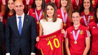 Letizia recibe a la selección femenina de fútbol sub17 / Gtres