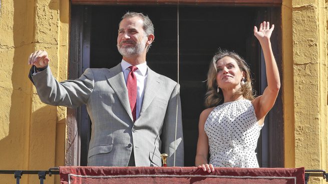 Doña Letizia se pone flamenca en Bailén y reafirma su afición por el vinilo