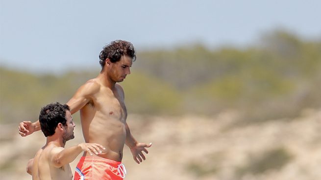 EN IMÁGENES: Rafa Nadal veranea en Ibiza, sin Xisca pero con amigos