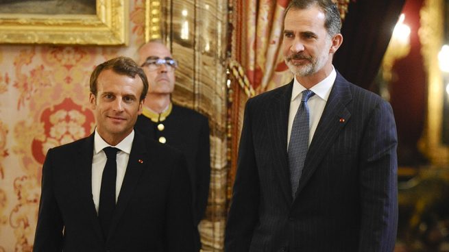 Macron hace esperar dos horas a Felipe VI