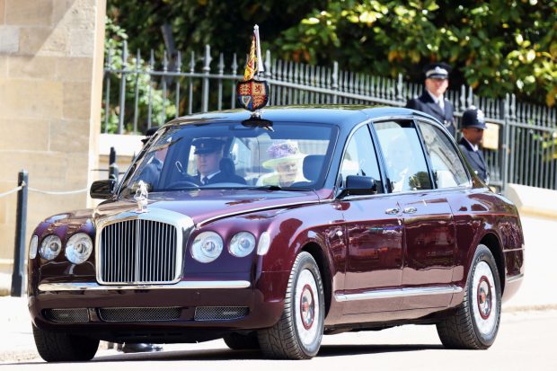 A subasta un coche idéntico al que Meghan Markle utilizó en su boda con el príncipe Harry