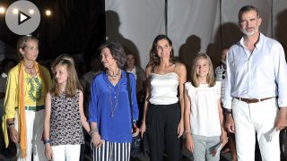 La Familia Real, muy sonrientes en una noche de música / Gtres.