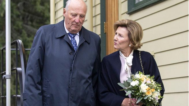 La reina Sonia de Noruega realiza una emocionante visita a su hogar de la infancia