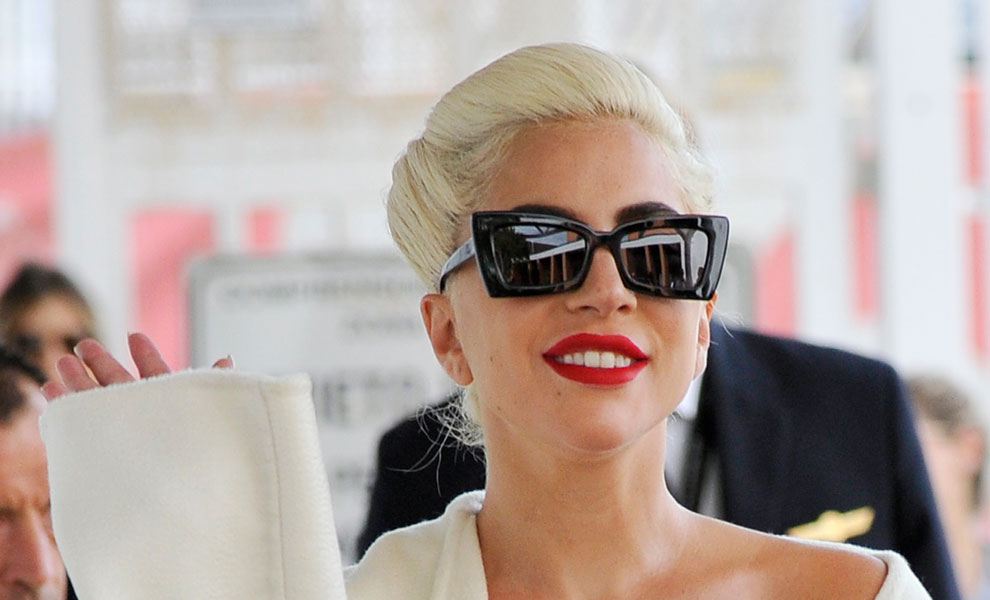 Lady Gaga une a Marilyn Monroe y Kim Kardashian en un vestido de 40 euros