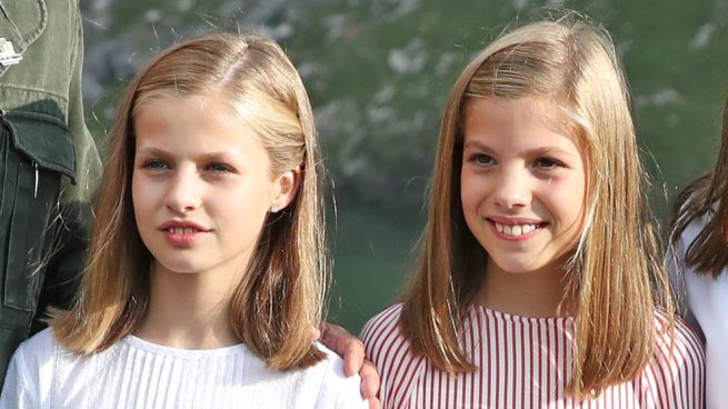 Leonor y Sofía durante los actos de Covadonga / Gtres