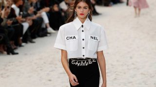 La modelo Kaia Gerber en el desfile de Chanel. / Gtres