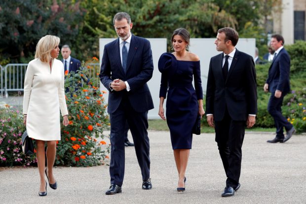 Doña Letizia eclipsa a Brigitte Macron con uno de sus looks más espectaculares y guiño a sus suegros incluido