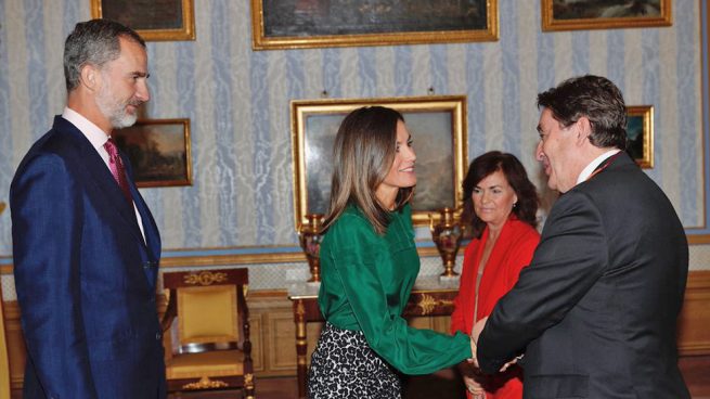 El look más arriesgado (y con mensaje al Rey) de doña Letizia tras su triunfo en París