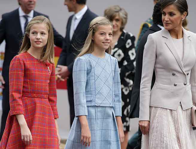  princesa Leonor, la infanta Sofía y Doña Letizia