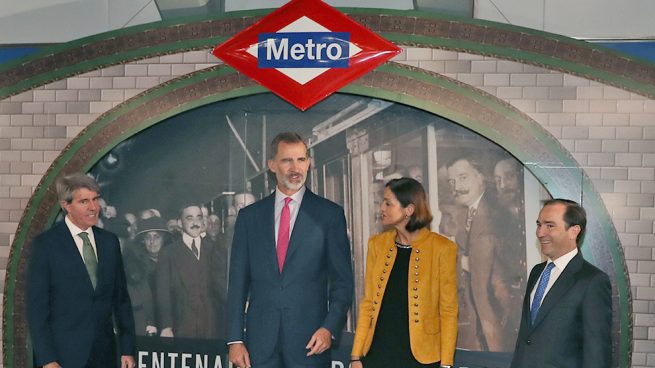 Un rey a pie de andén: Felipe VI repite el viaje con el que su bisabuelo inauguró el metro madrileño