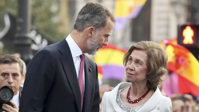 Todo el mundo habla del look de Letizia pero hoy es más importante el de doña Sofía