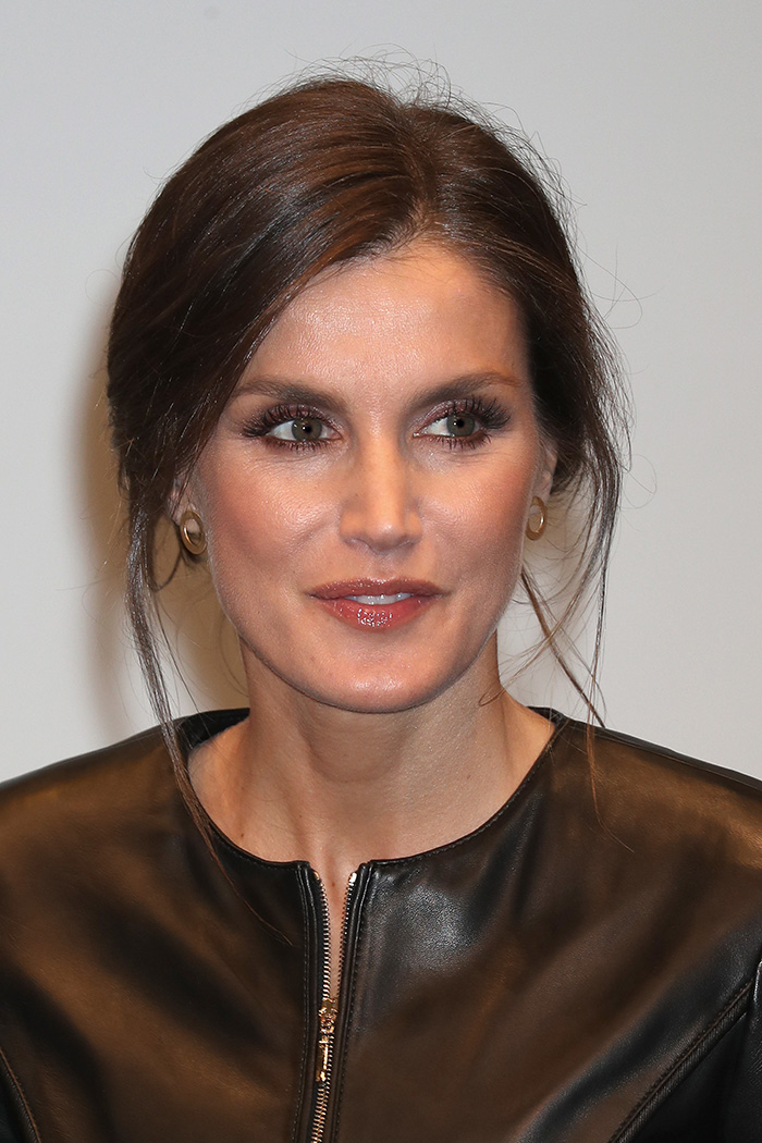 reina letizia chaqueta cuero